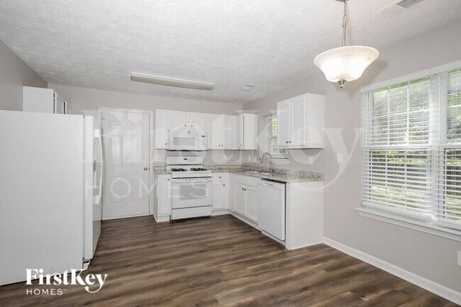 Building Photo - 8124 Valley Ridge Dr