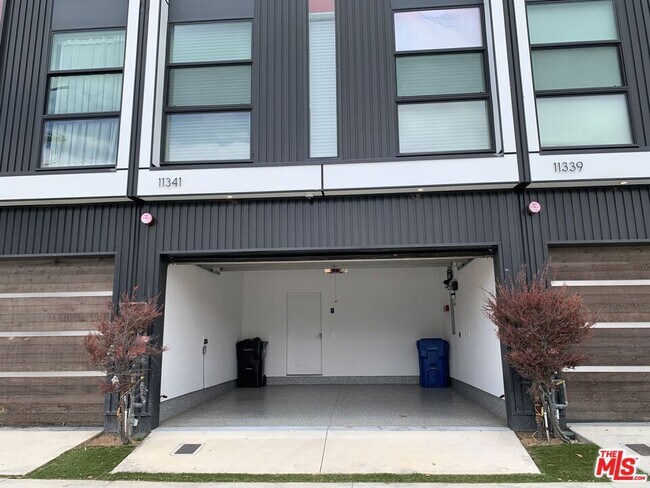 Building Photo - 11341 Pearl St