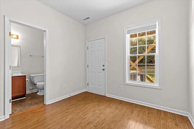 Building Photo - 650 Ganyard Farm Way