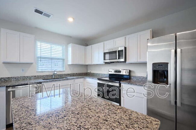 Building Photo - 111 Fernside Ct