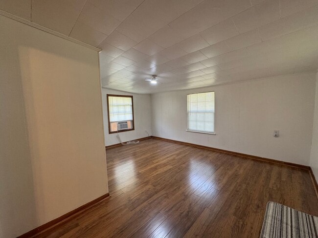 Building Photo - 3 Bedroom 2 Bathroom Home in Chipley FL