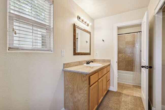 Building Photo - Gorgeous 3bed/2.5bath home near Curtis Park