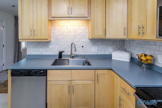 Building Photo - 208 S Oxford Cir