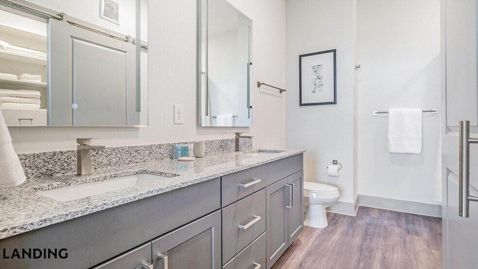 Building Photo - 2995 Railside Lp