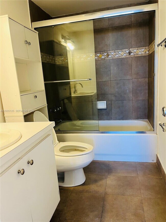 Building Photo - 401 Golden Isles Dr