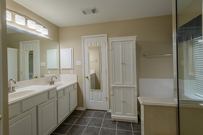 Building Photo - 19 Wild Orchid Ct