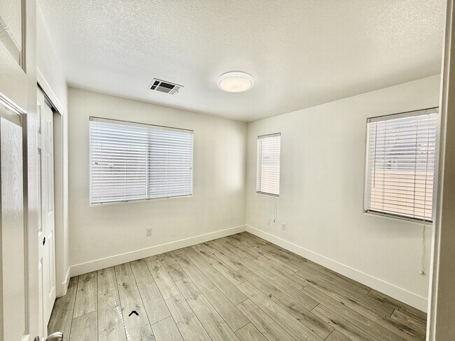 Building Photo - 5863 Rose Tiara Dr