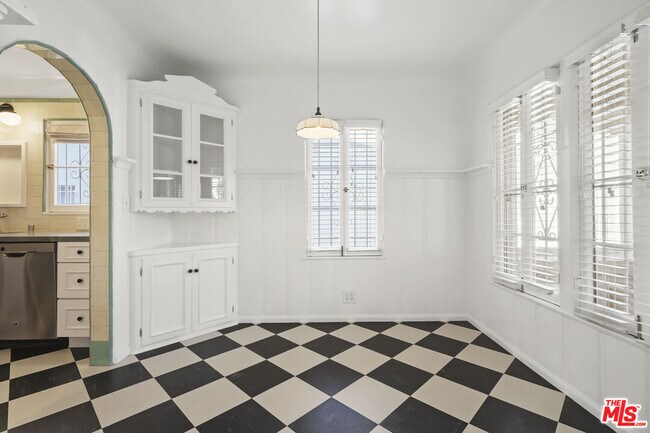 Building Photo - 1143 S Rimpau Blvd