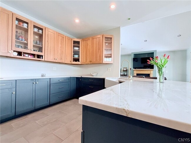 Building Photo - 1018 W State Rd