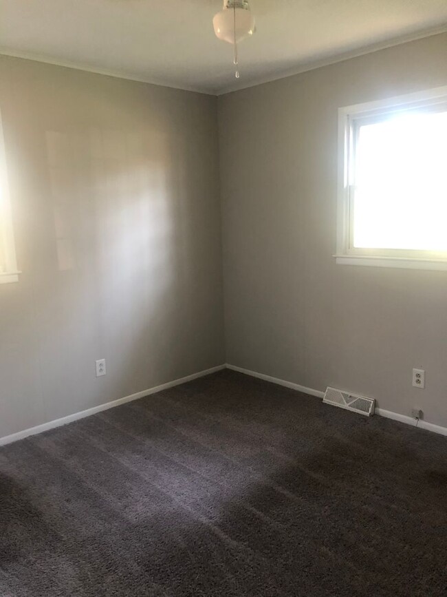 Building Photo - Lovely Brick Ranch Home in Monroe
