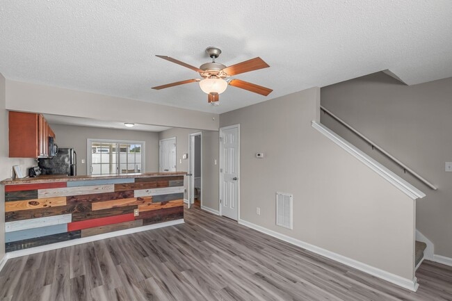 Building Photo - Charming 2-Bedroom 2.5-Bathroom Townhouse with Fenced Yard