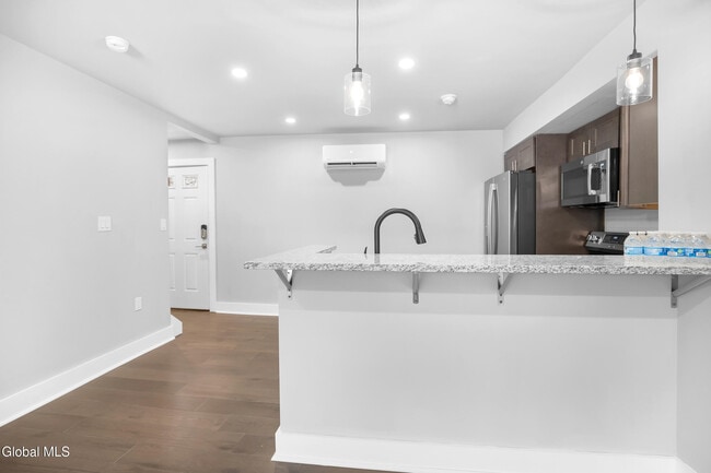 Building Photo - 103 E High St