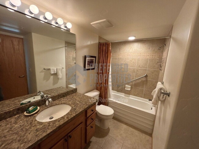 Building Photo - 3335 Columbine Dr