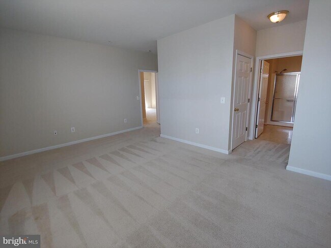 Building Photo - 2610 Chapel Lake Dr
