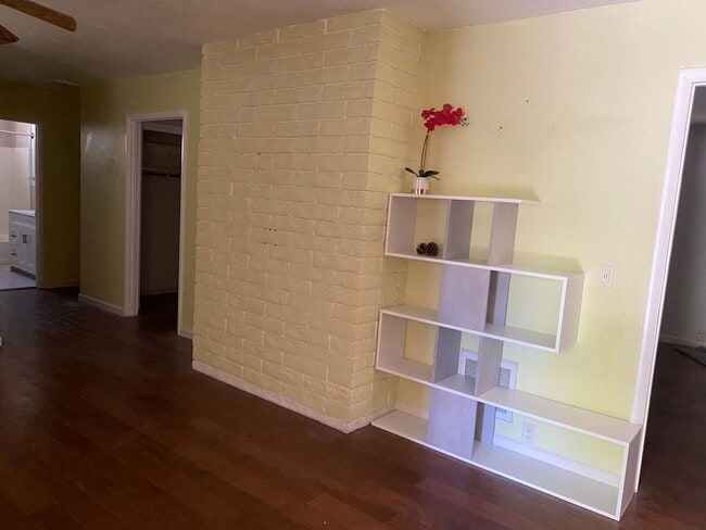 Building Photo - Gorgeous University Heights Home