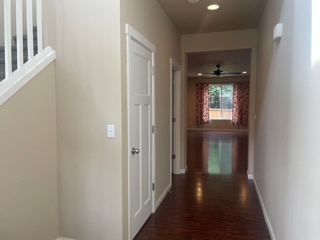 Building Photo - Beautiful 4BR Lacey home