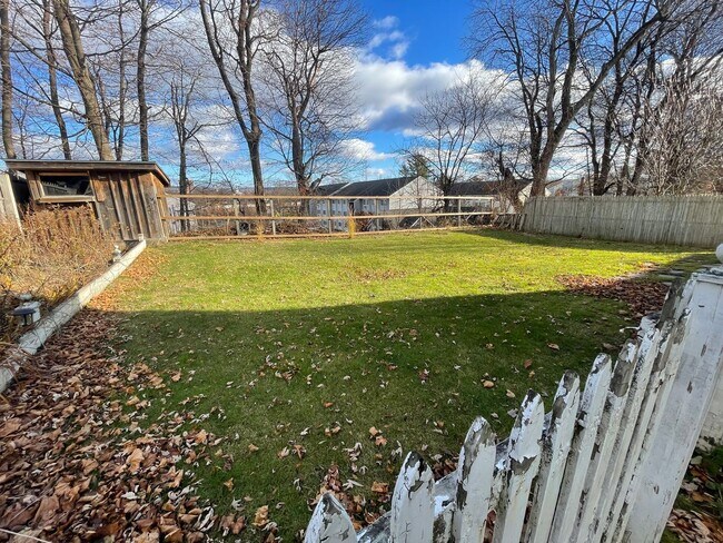 Building Photo - 25 S Onota St