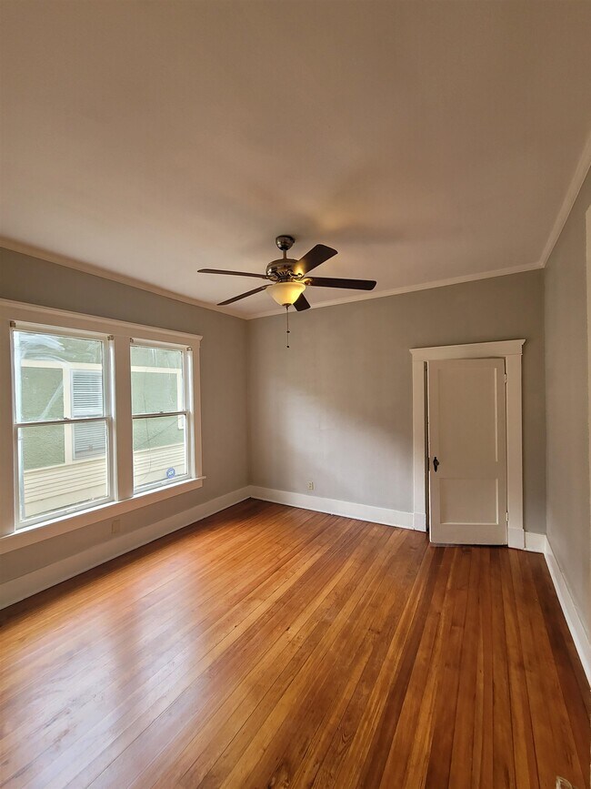 Building Photo - 1916 Walker Ave