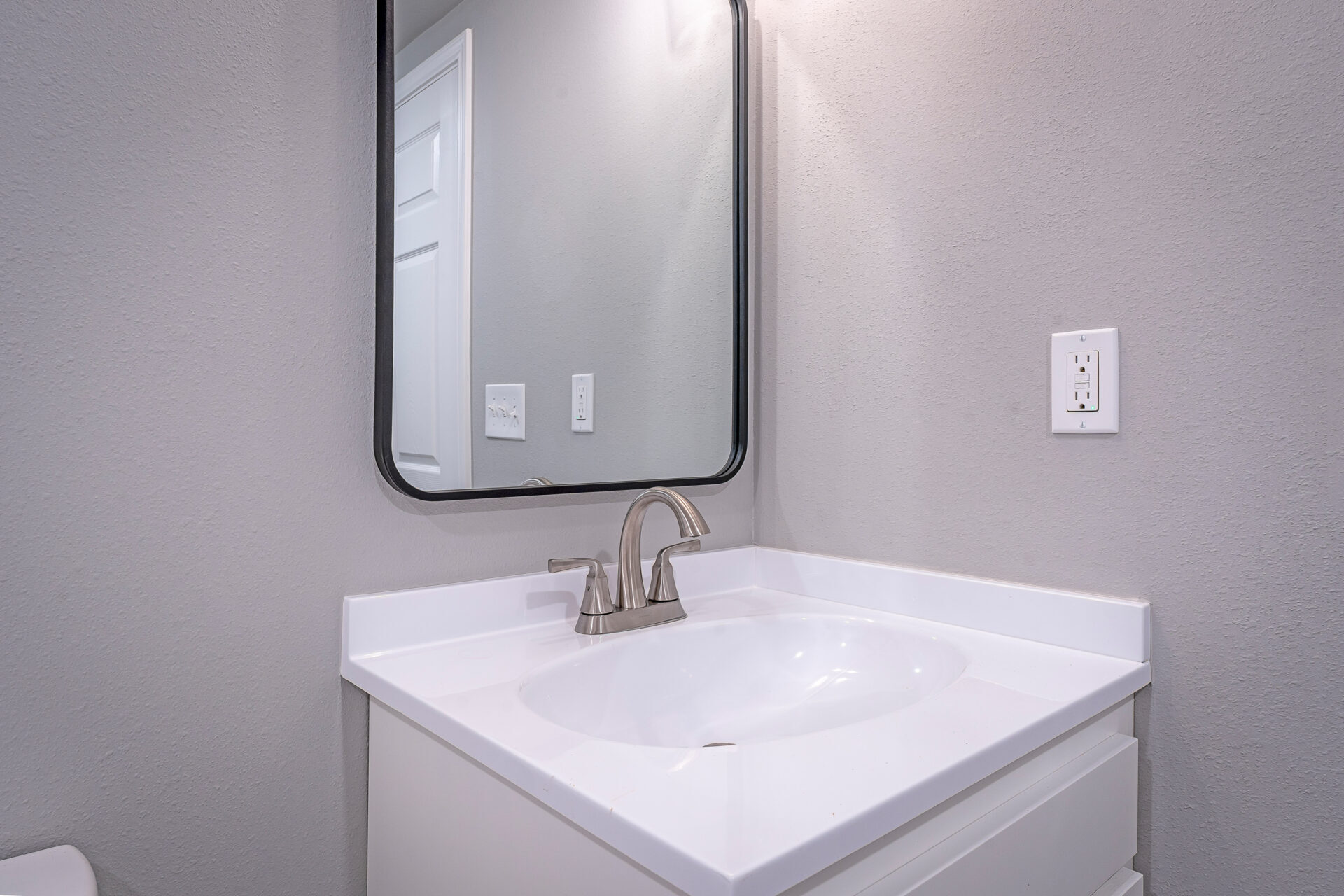 Building Photo - 213 Lomond Ave