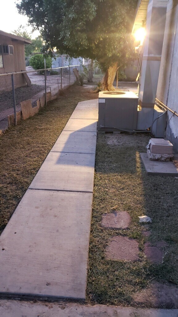 Building Photo - 930 S Dora Ave