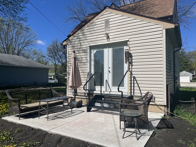 Building Photo - 632 S Anna Ave