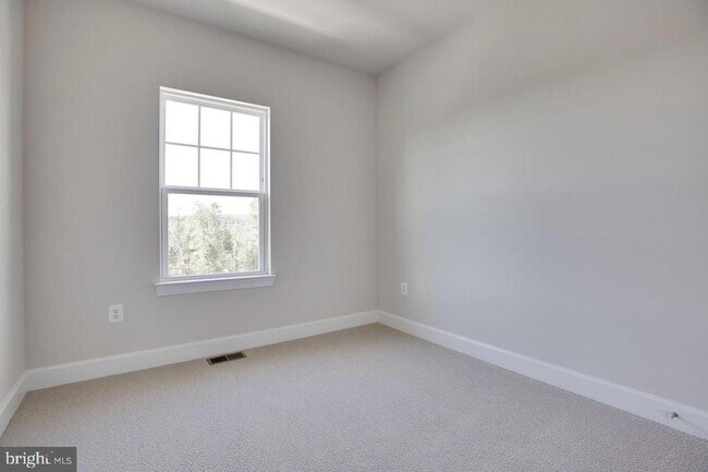 Building Photo - 6051 Camerons Ferry Dr
