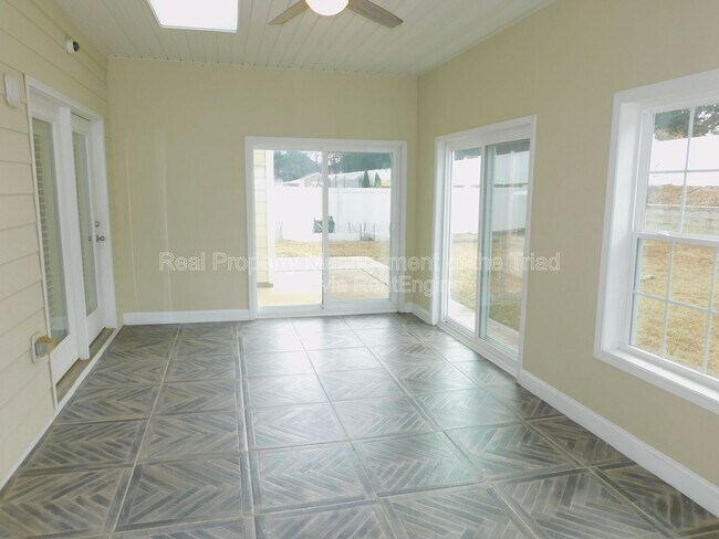 Building Photo - 4517 Gunnersbury Ln