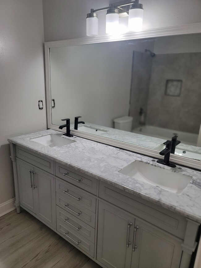 Building Photo - 3429 Malabar Rd