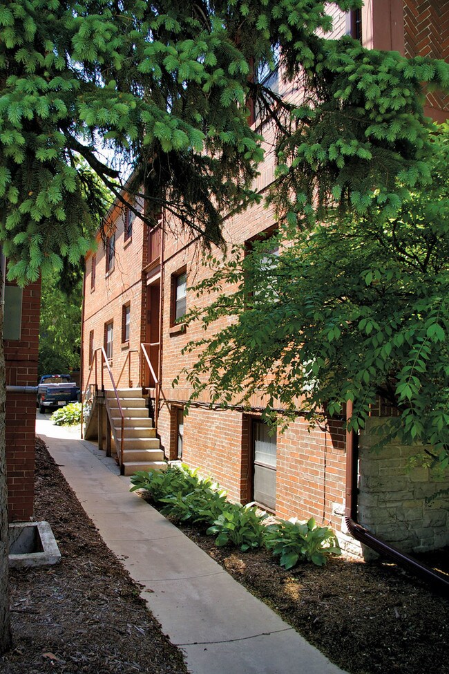 Walnut Manor - 302 Walnut St. - Madison, WI - Walnut Manor