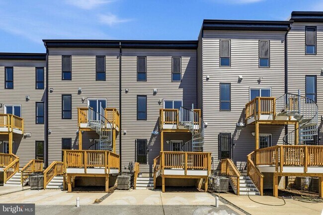 Building Photo - 2532 Elvans Rd SE