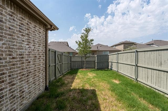 Building Photo - 2521 Elm Pl