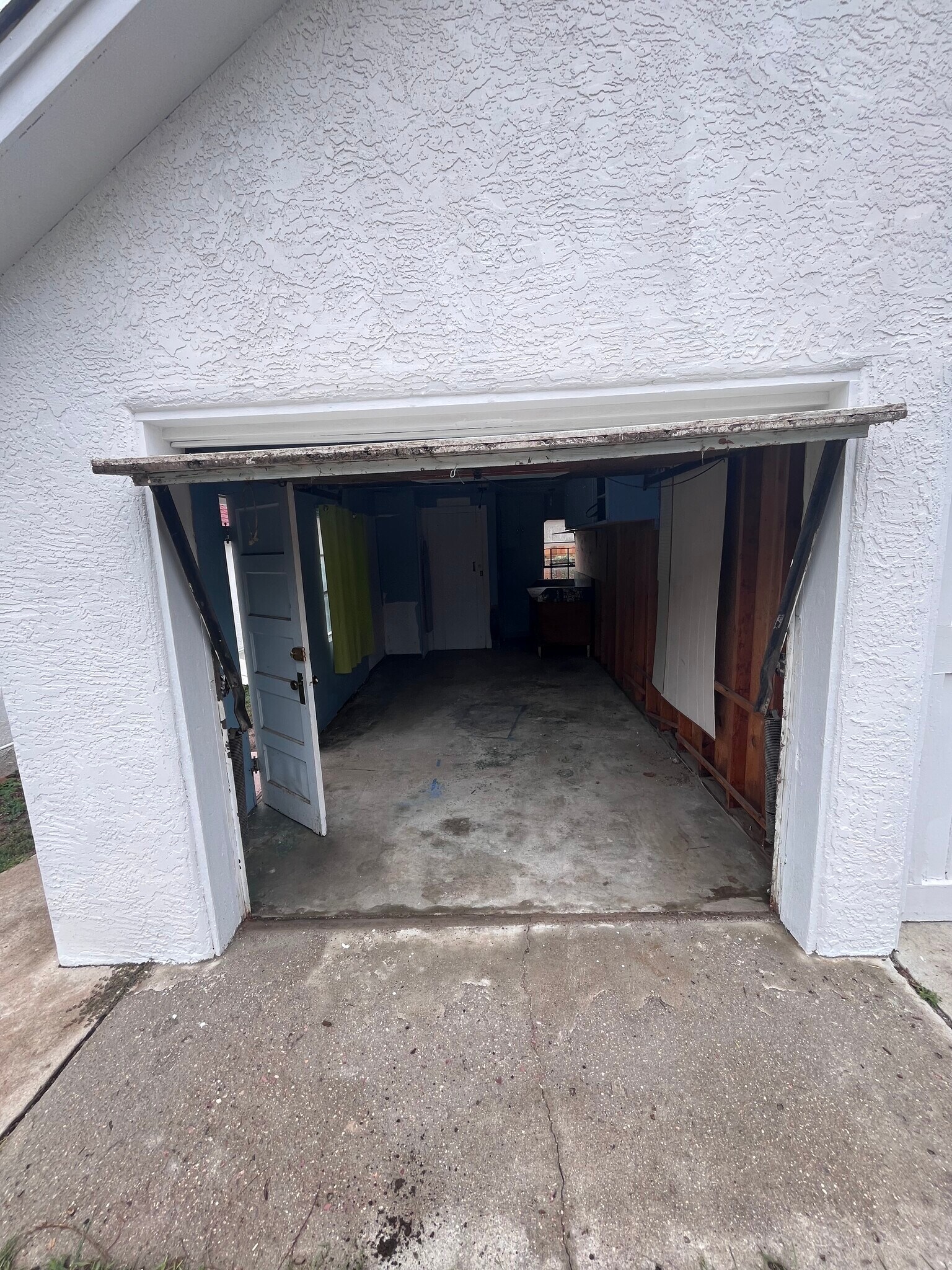 Garage - 1824 E San Rafael St