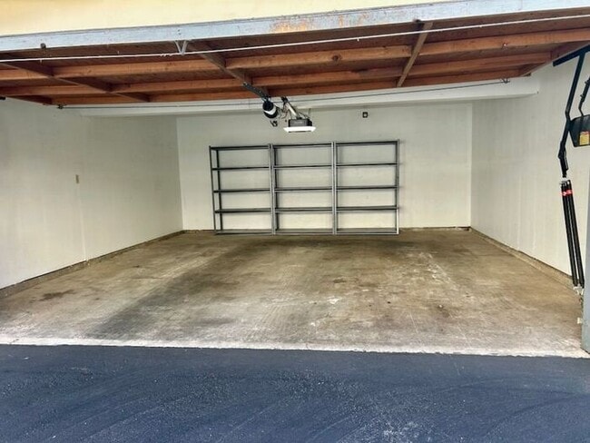 Building Photo - San Roque 3 Bedroom Townhouse - Available Late January