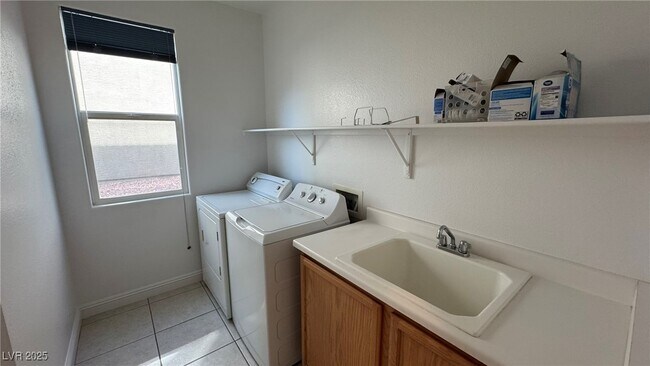 Building Photo - 10066 Golden Bluff Ave