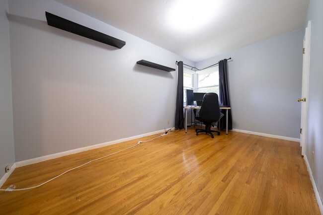 Building Photo - 8715 Boone Ct