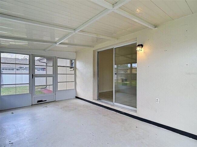 Building Photo - 3255 Amherst Ave