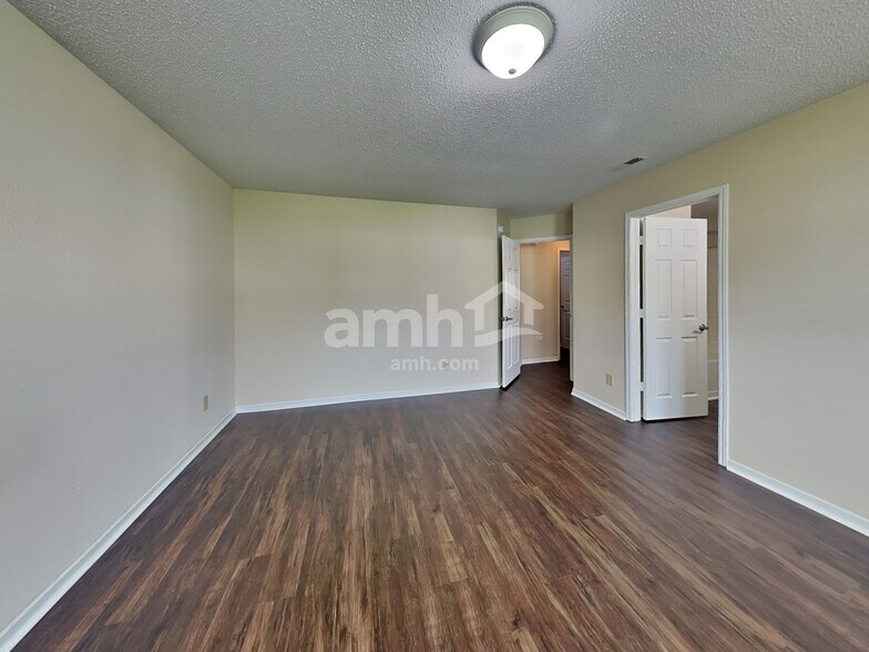 Building Photo - 6622 W Jefferson Ct