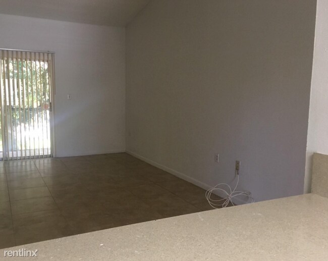 Building Photo - 2 br, 2 bath  - 2218 SW 81st Ave