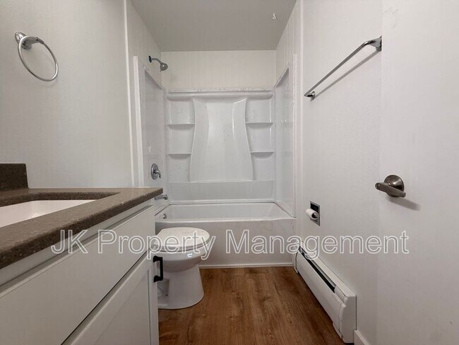 Building Photo - 2100 4th St NE