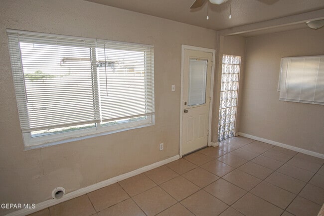 Building Photo - 6205 Tesuque Dr