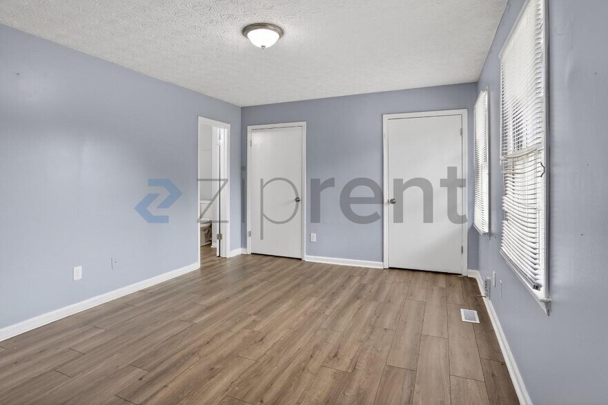 Building Photo - Unit 131