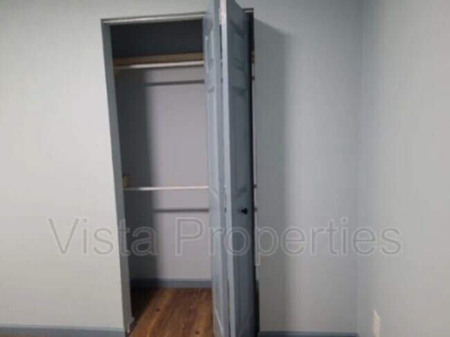 Building Photo - 40216