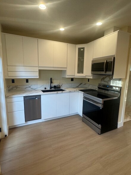 Primary Photo - 2213 Bliss Ave