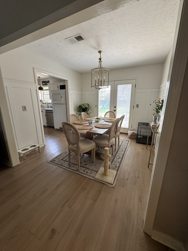 Building Photo - 712 Baytree Dr