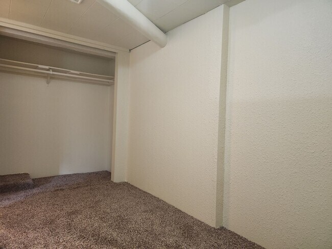 Building Photo - Updated Apartment