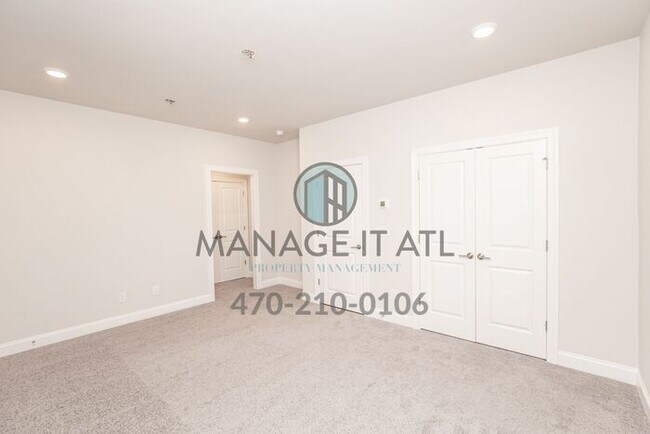 Building Photo - Elegant 4 bedroom Townhome in Chamblee clo...