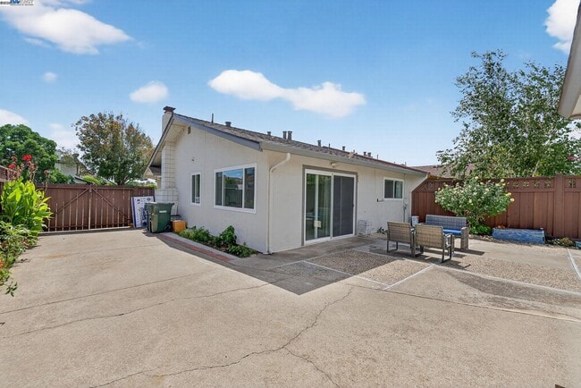 Building Photo - 1810 Peary Way