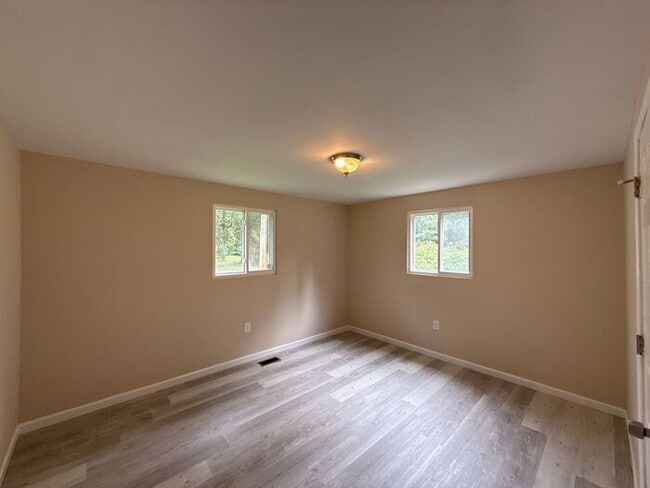 Building Photo - T.R. Lawing Realty Property