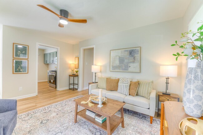 Building Photo - 548 N 6th St