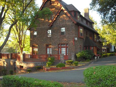 570 Prospect Street - 570 Prospect St